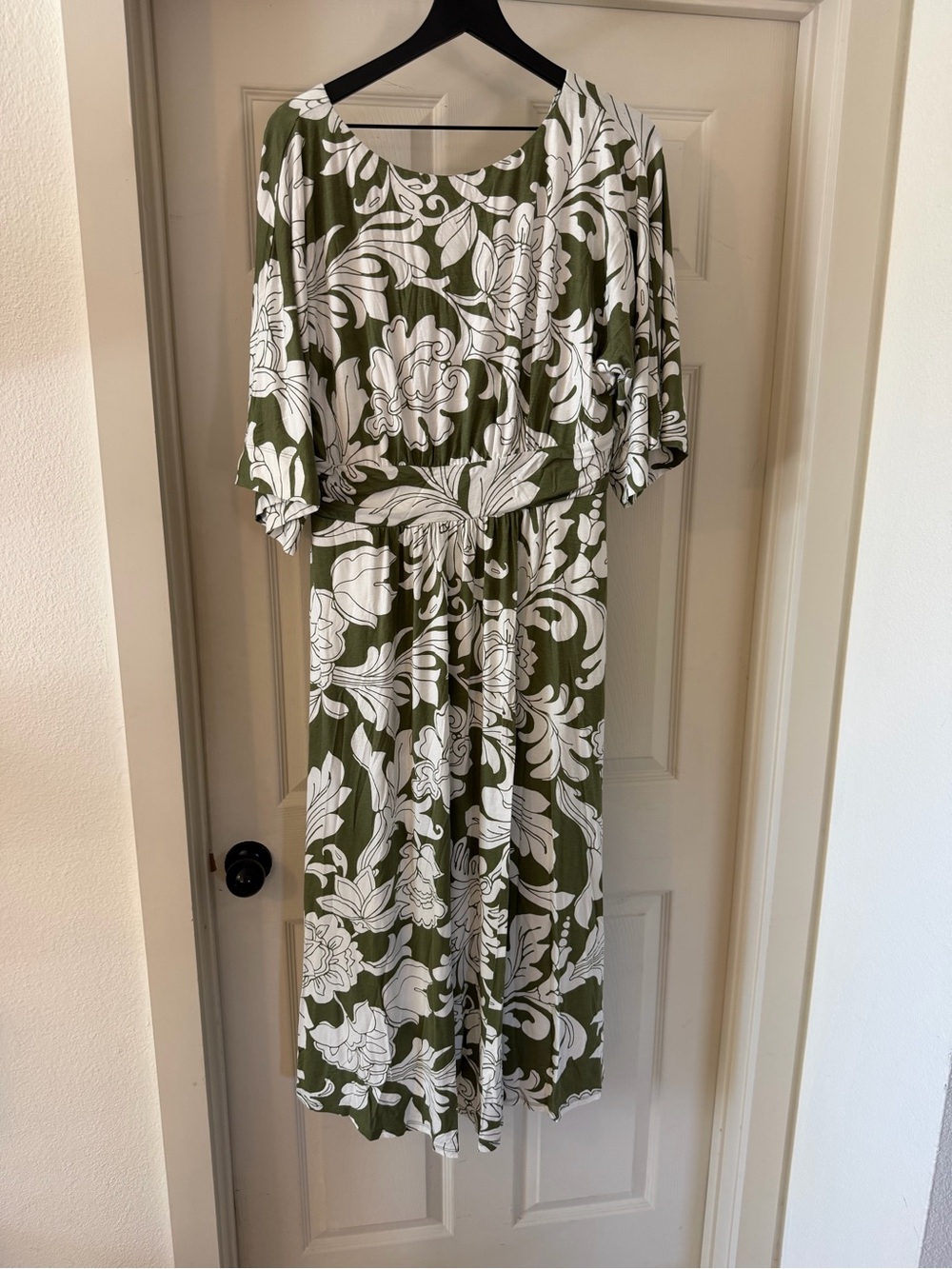 Boden Olive Green and White Floral V-Neck Midi Tropical Dress Sz 12 - Picture 2 of 9